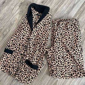 The SOFTEST pajamas! Leopard cheetah PJ set